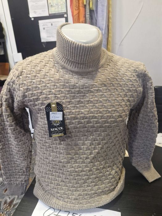 Pulovar barbat pe gat