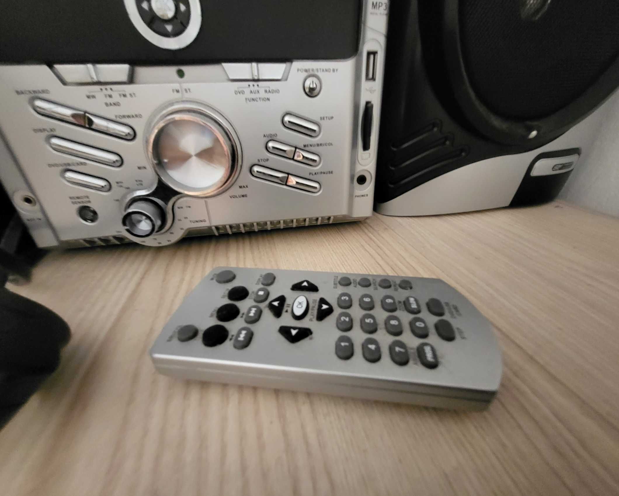 Radio/DVD-CD playerACOUSTIC SOLUTIONS MDU-136 Ecran de 7 inch
