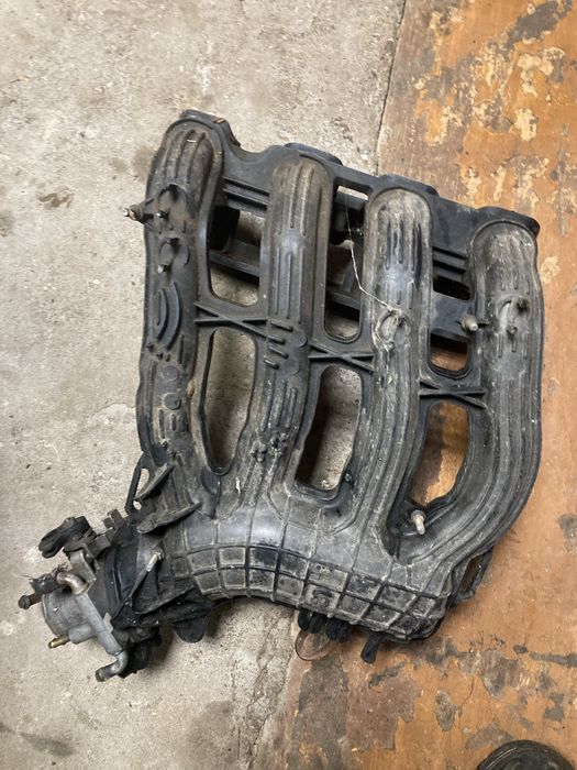 Впускной коллектор на приора с заслонкой