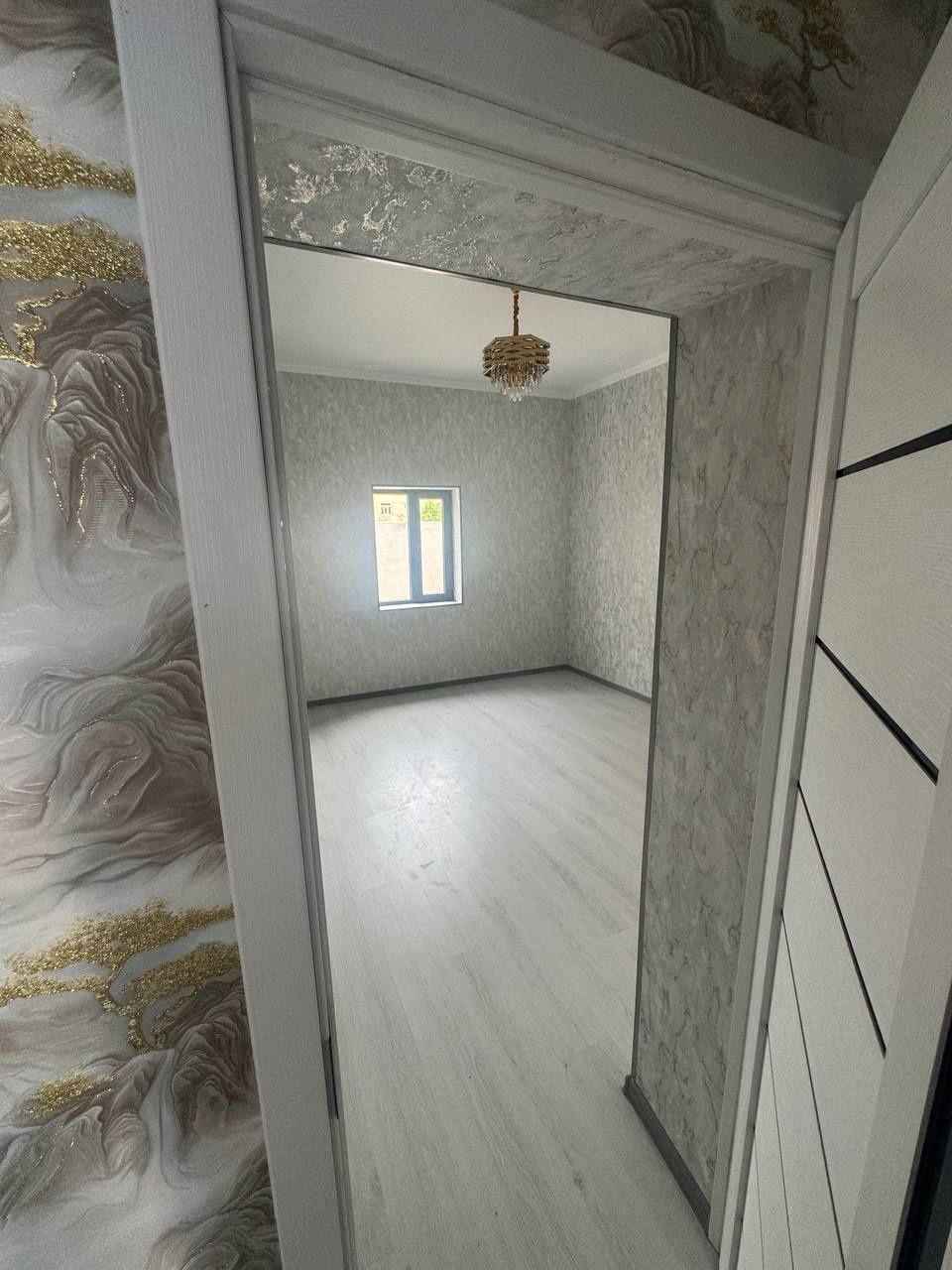 Raysentr Xalq bank orqasida 2 etaj  150m2