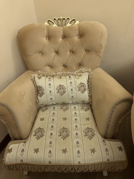 Продам диван и два кресла