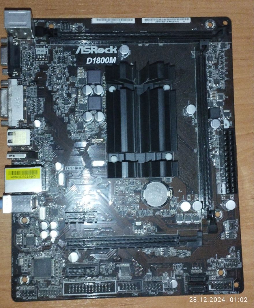 материнскую плату Asrock D1800M со встроенным процессором