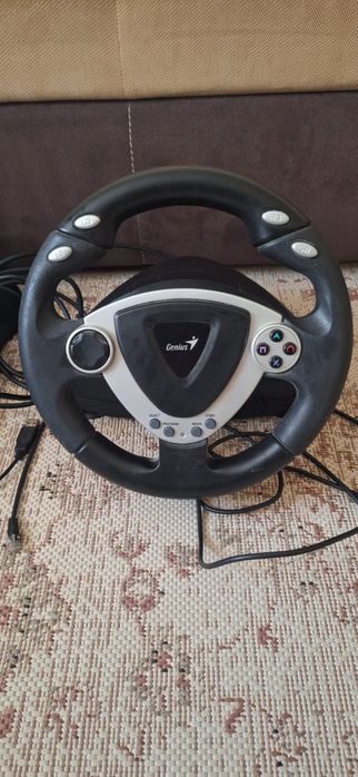 Vând volan cu  pedale Gaming