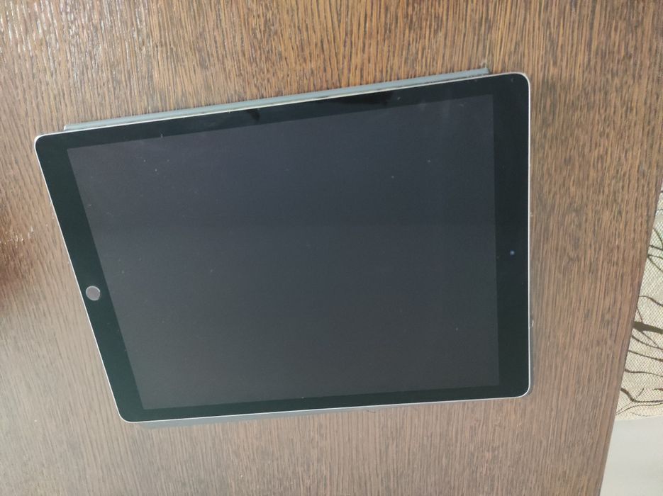 iPad Pro 12,9 inch (a 2-a generație) – 256GB – Wi‑Fi + Cellular + Smar