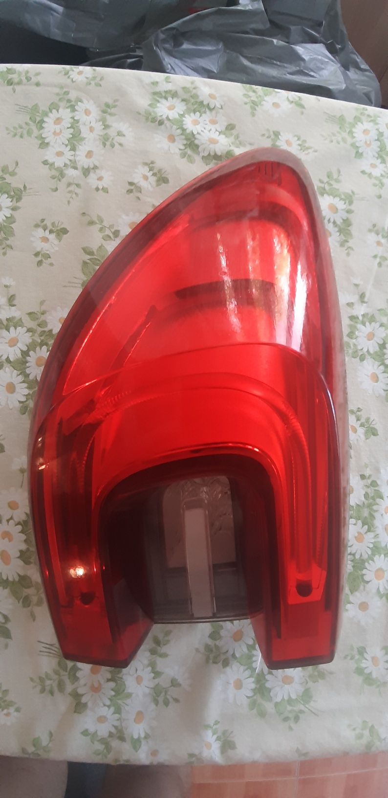 Lampă stânga stop frână  Renault Kadjar cu defect lumină frână