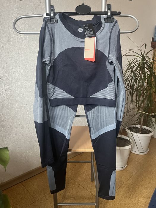 Дамски екип нов безшевен ХМ