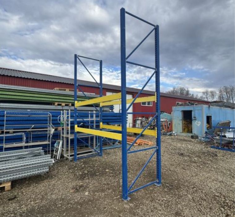 Rafturi metalice in stoc