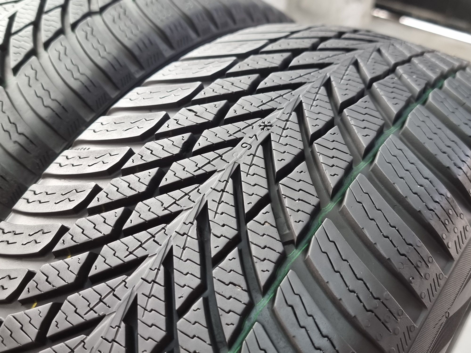 "Dot 23" 215/60/16 Nokian 4Броя: 350лв 7мм