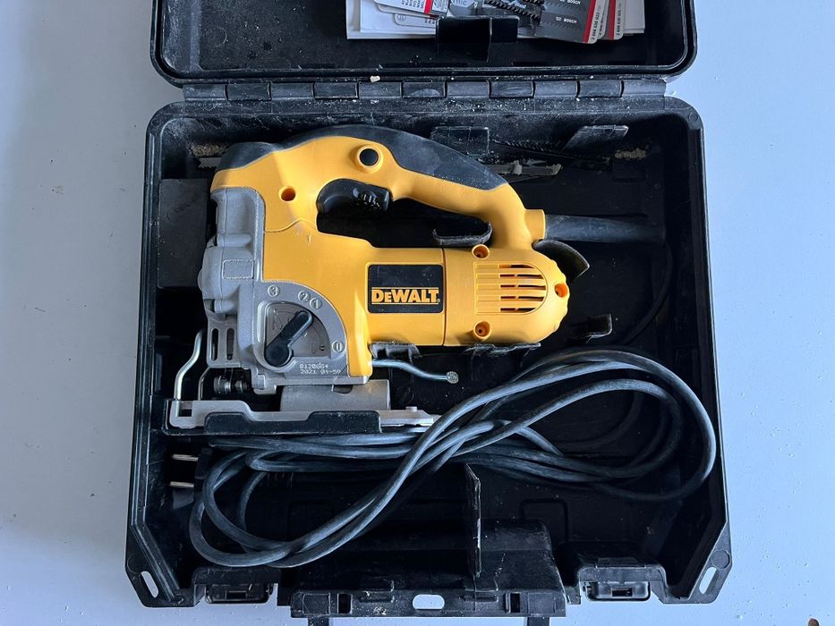 Vand scule DEWALT, cumparate de noi dre la YALCO