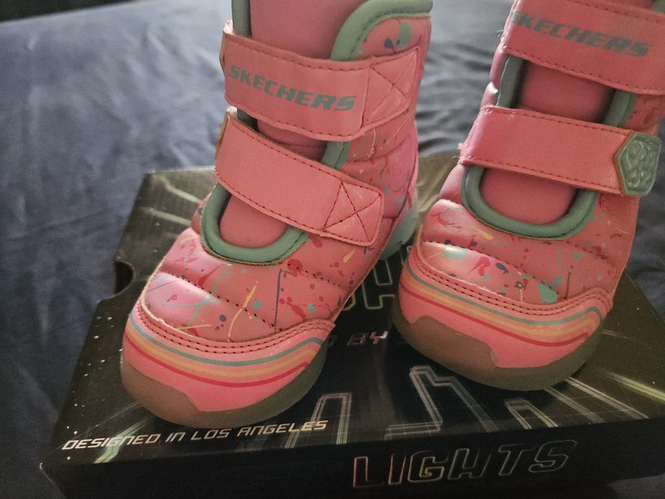 Ghete skechers fetite