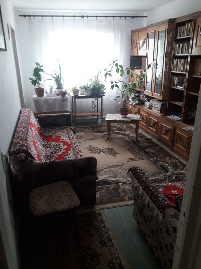 Apartament 3 camere semidecomandat zona Diana,  Plopeni, Prahova