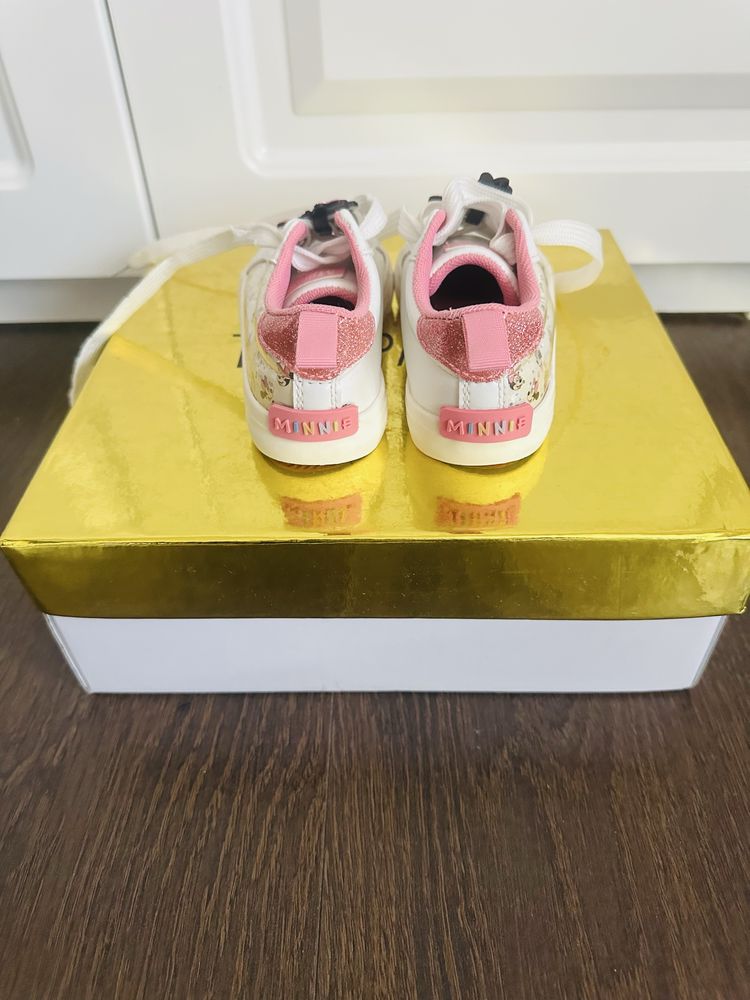 Adidasi pentru fetite  ,numarul 25 colectia Disney cu Minnie Mouse