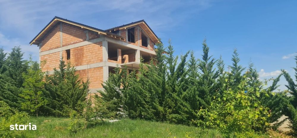 Apartament 2 camere cu gradina, parcare, inconjurat de zona verde