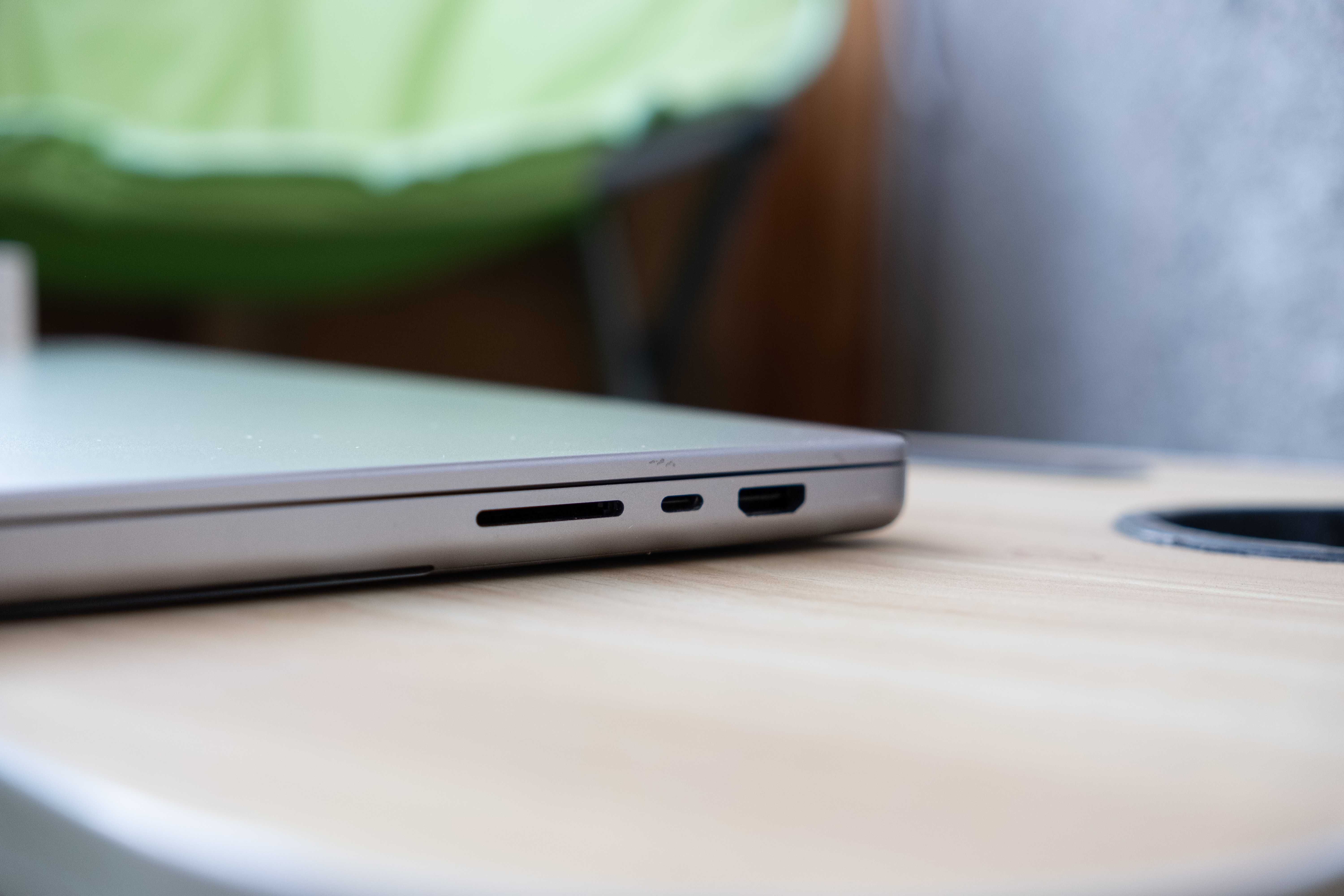 MacBook Pro 16" M1 Max – 32GB / 1TB – Като нов, 99% батерия