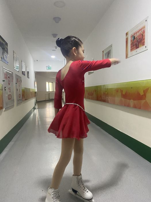 Платье детское, можно на фигрное катание и на танцы