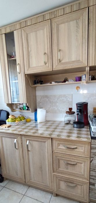 Mobila bucătărie + hota ,aragaz și aparat de cafea