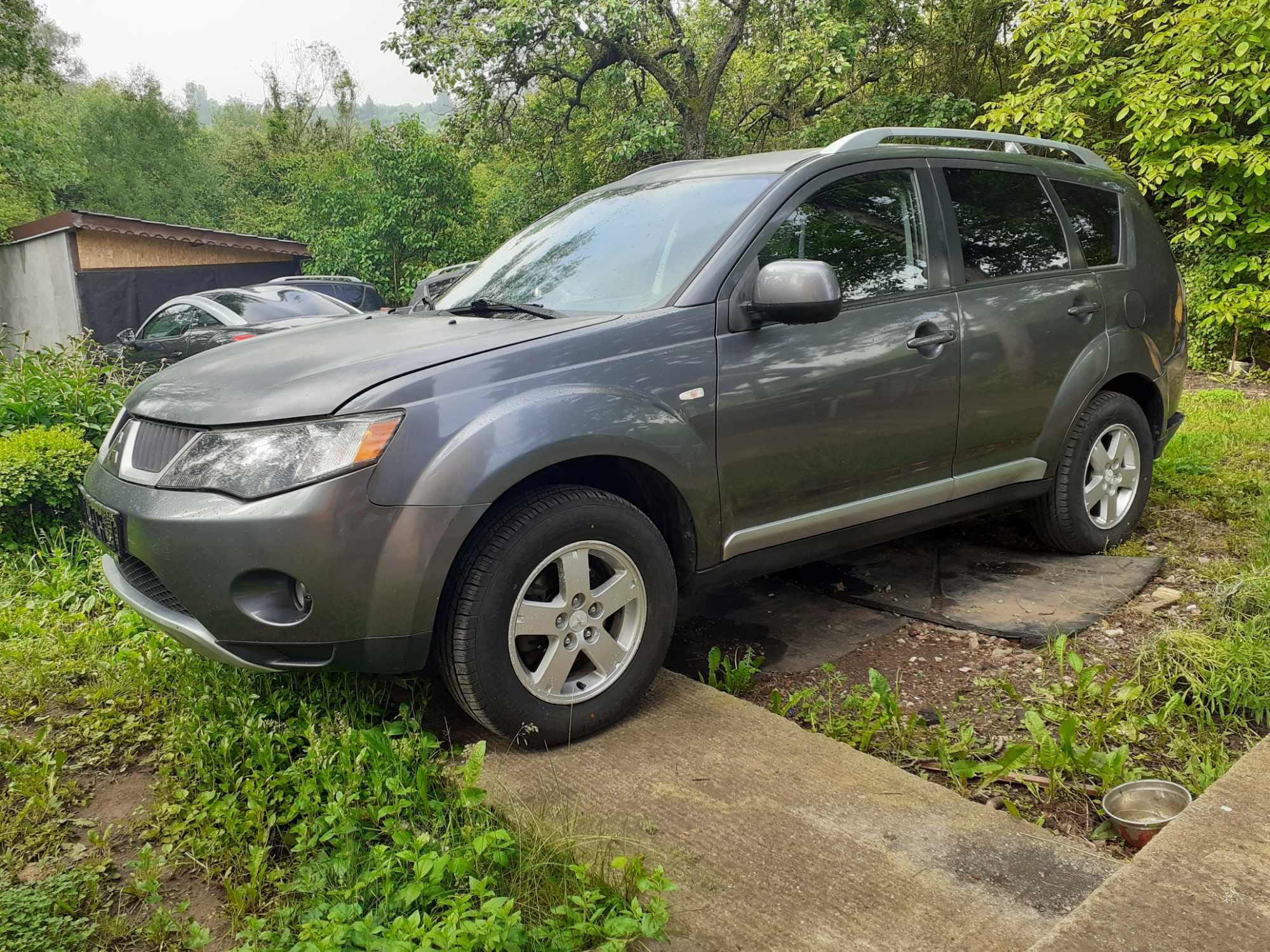 Mitsubishi Outlander Митсубиши Аутлендър