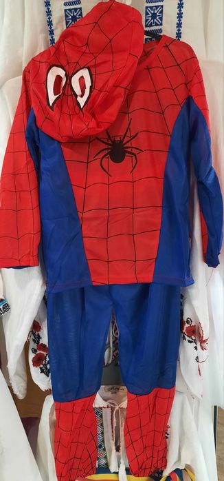 Costum spiderman 3 piese, 50  lei set. Noi. Super preț!