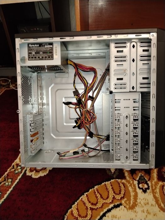 Продаётся кейс с БП и ДВД.