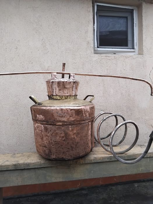 Vând cazan țuică vechi cupru, capacitate 60l