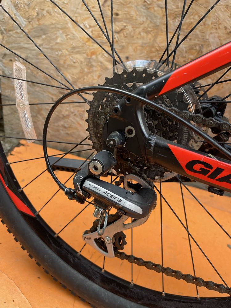 Bicicleta giant frane pe disc hidraulice roti 27.5” cadru aluminiu S