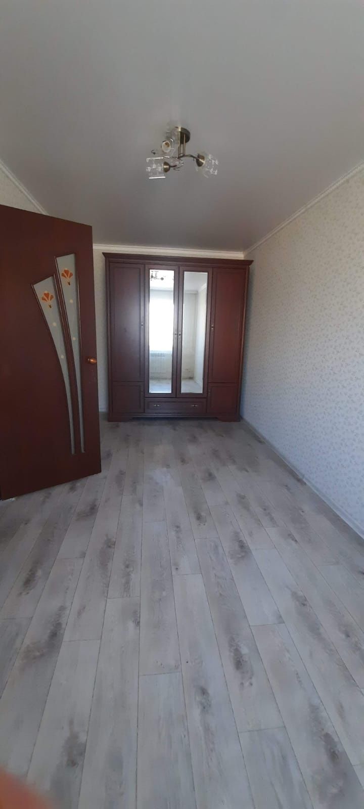 Срочно продам 4 х комнатную квартиру.