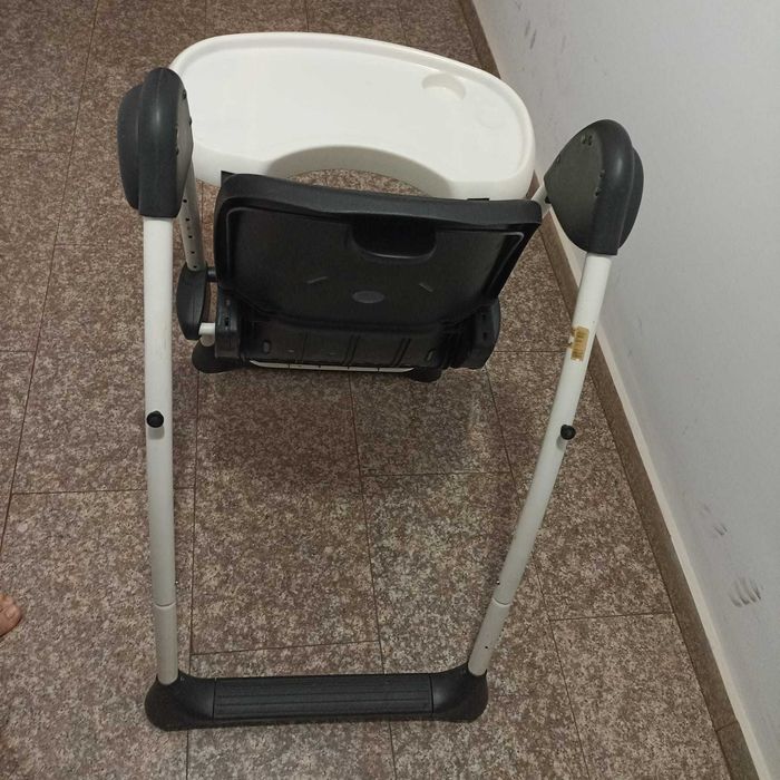 Scaun și masă reglabil pentru bebeluși