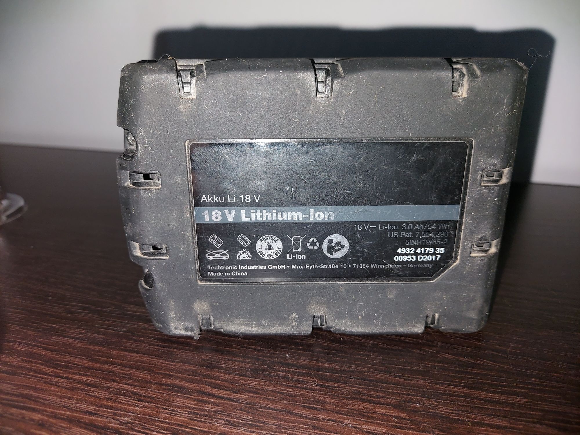Аккумуляторная батарея MILWAUKEE Akku Li 18V 3.0Ah