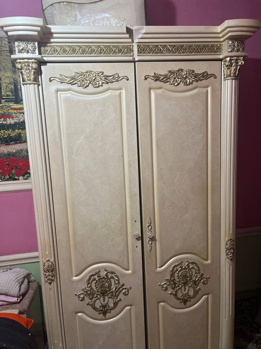 Спальный гарнитур+ горка. В хорошем состоянии, качественное