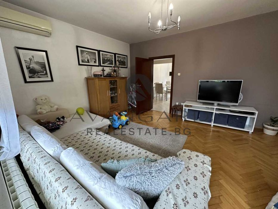 Продава се Тристаен апартамент в Пловдив, Кършияка - 82 кв.м за 1799 €/кв.м - Снимка #1