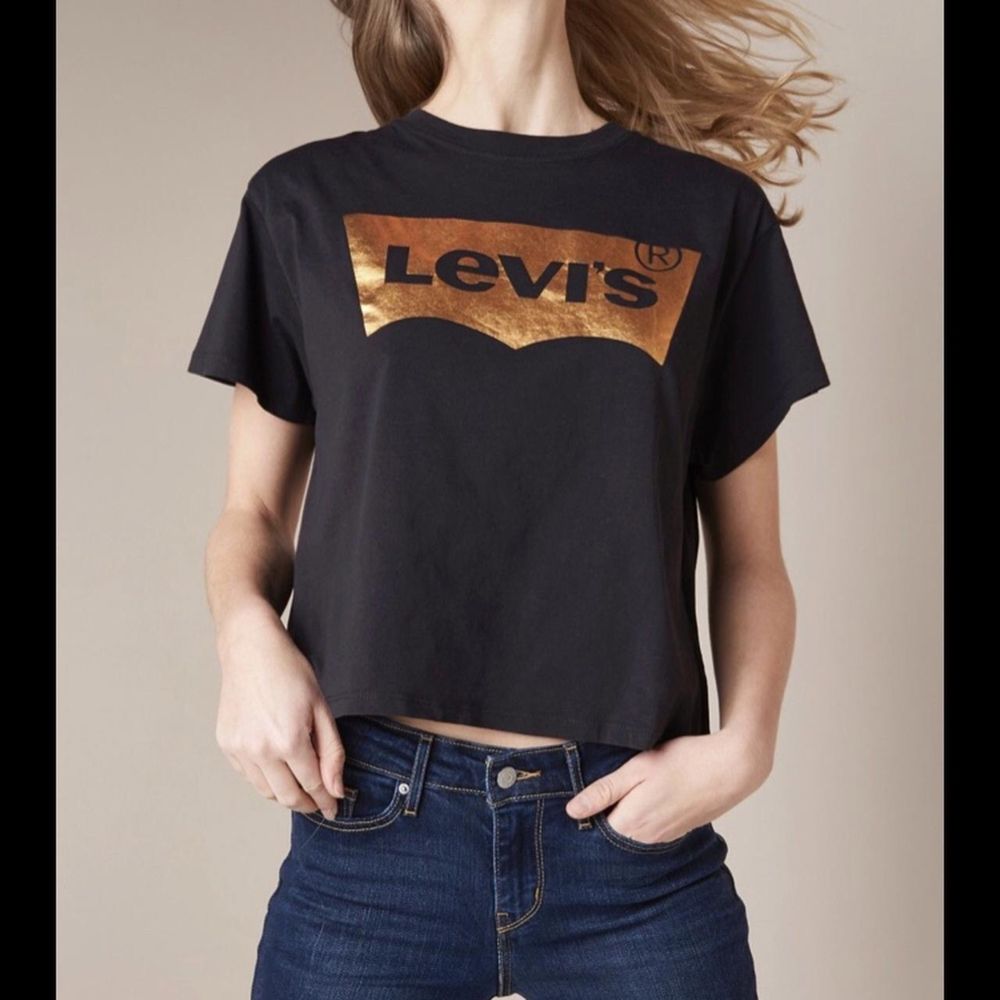 Тениска Levi’s rose gold logo