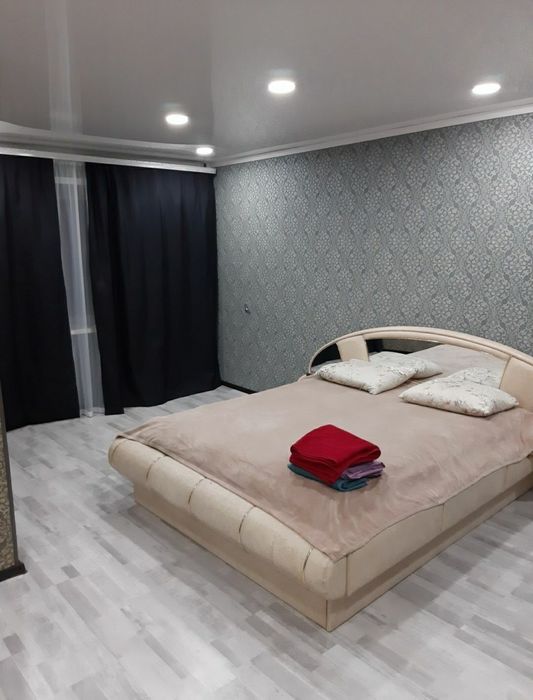 2000 тенге Час. 1-но комнатная в центре. Абая-Ташкентская.