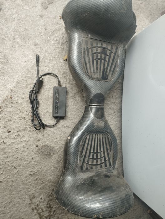 Продам гироскутер б/у в рабочем состоянии можно на запчасти