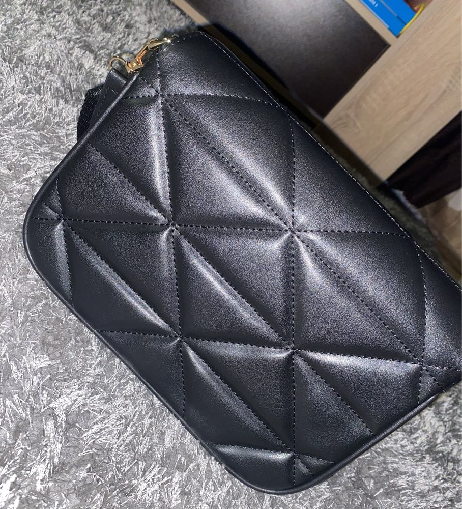 Чанта Guess нова
