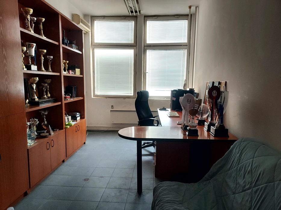 Дава се под наем Промишлена сграда в Велико Търново, Промишлена зона - Запад - 300 кв.м за 180000 € - Снимка #2