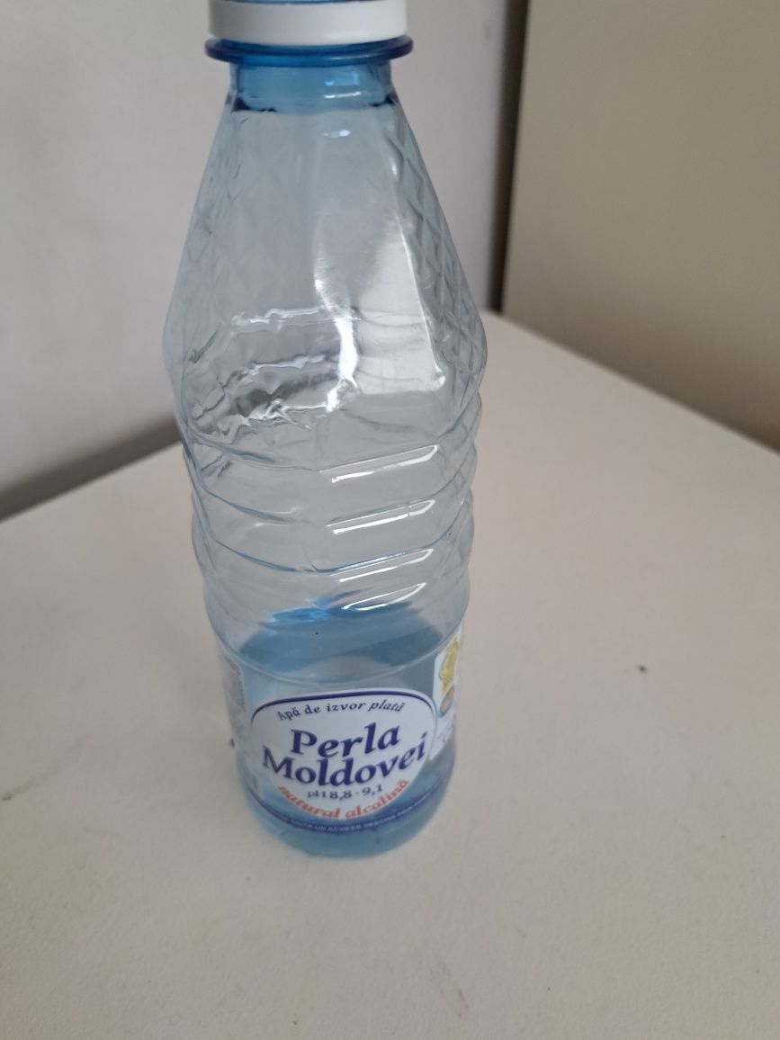 Sticlă de apă bio din Moldova