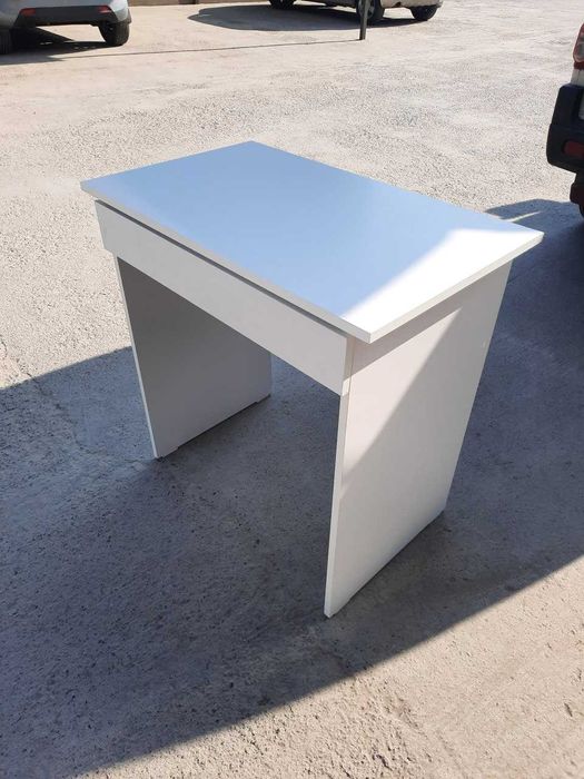 Письменный стол впишется в интерьер абсолютно любого стиля.