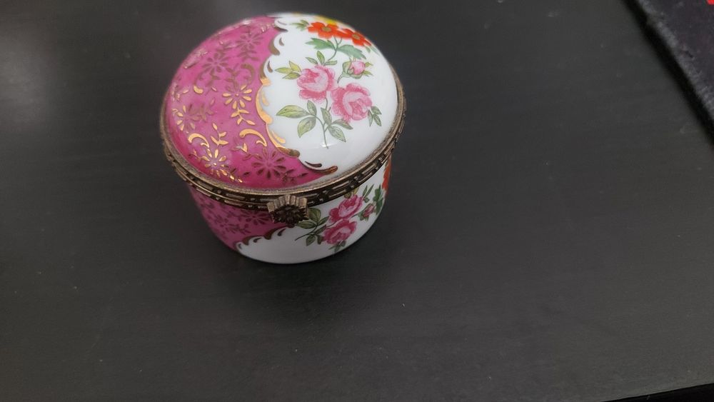 Set cutiuțe porțelan cu balama stil Victorian