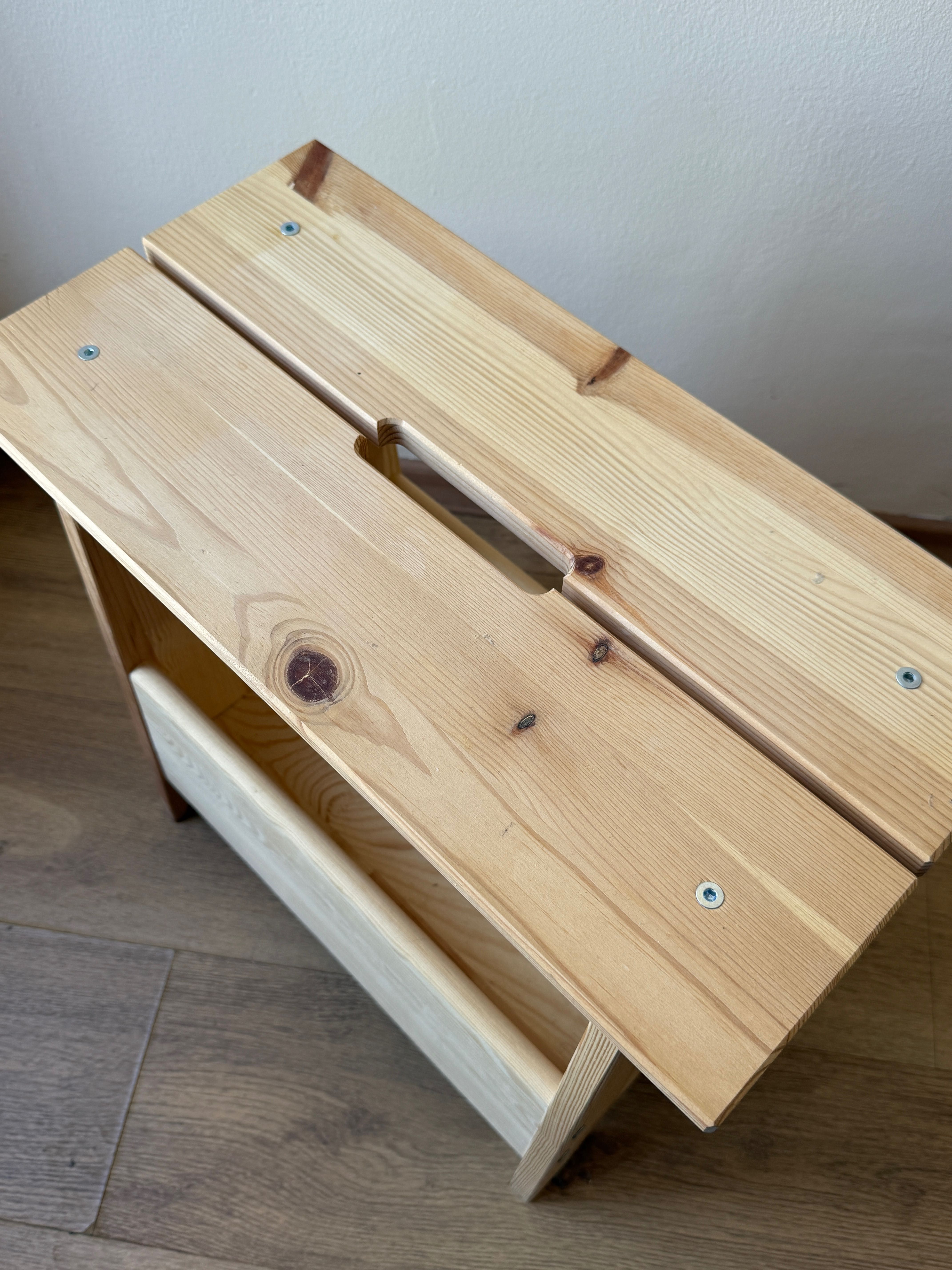 Дървено нощно шкафче от IKEA