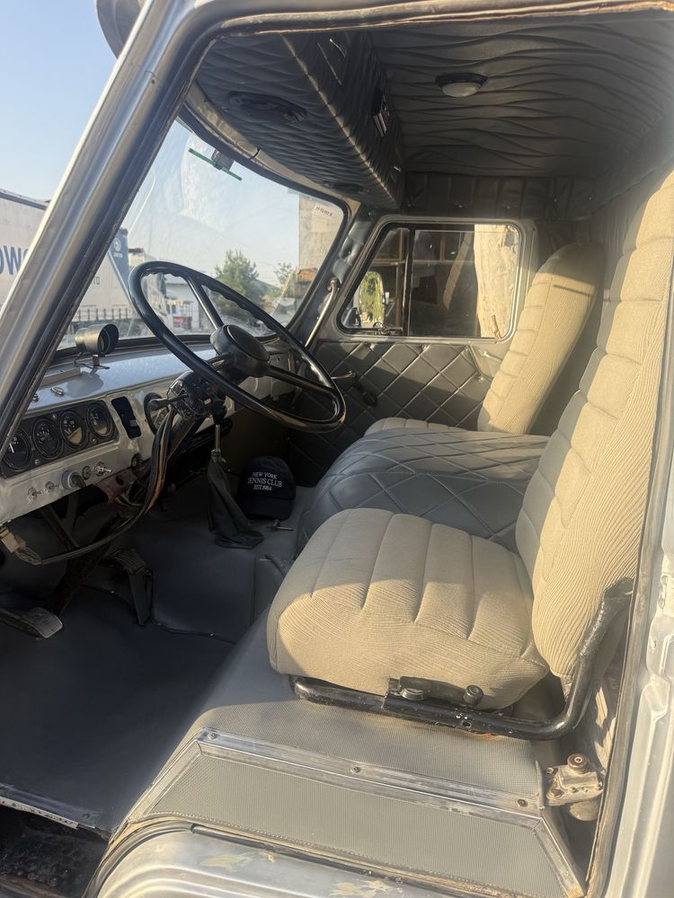 Uaz 452 yuk furgon,  1977 yili