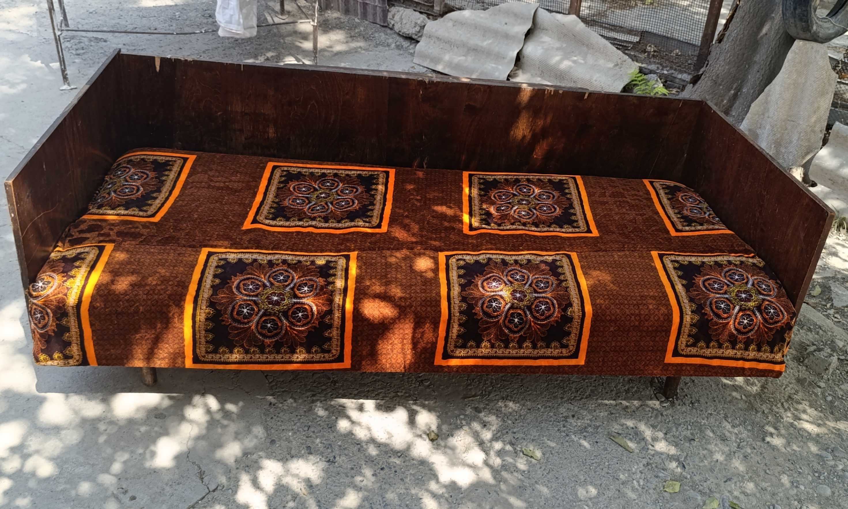 Диван бир кишилик