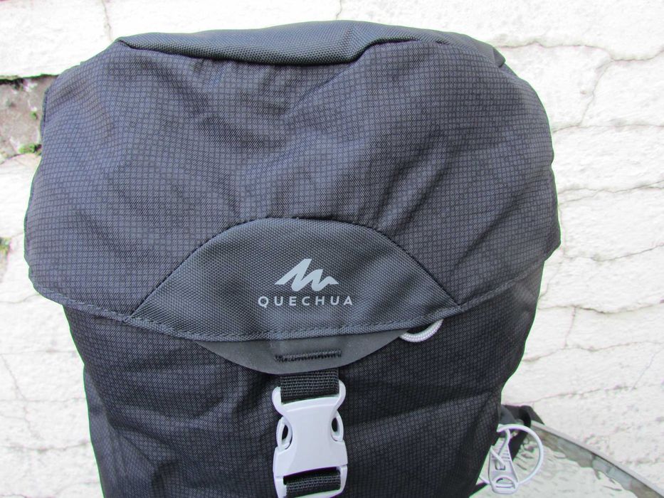 Туристическа раница Quechua Decathlon 20L