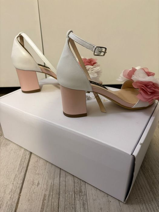 Sandale de piele, Ancolette