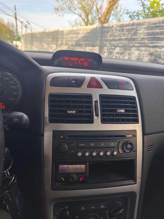 Vând Peugeot 307 1,6 hdi