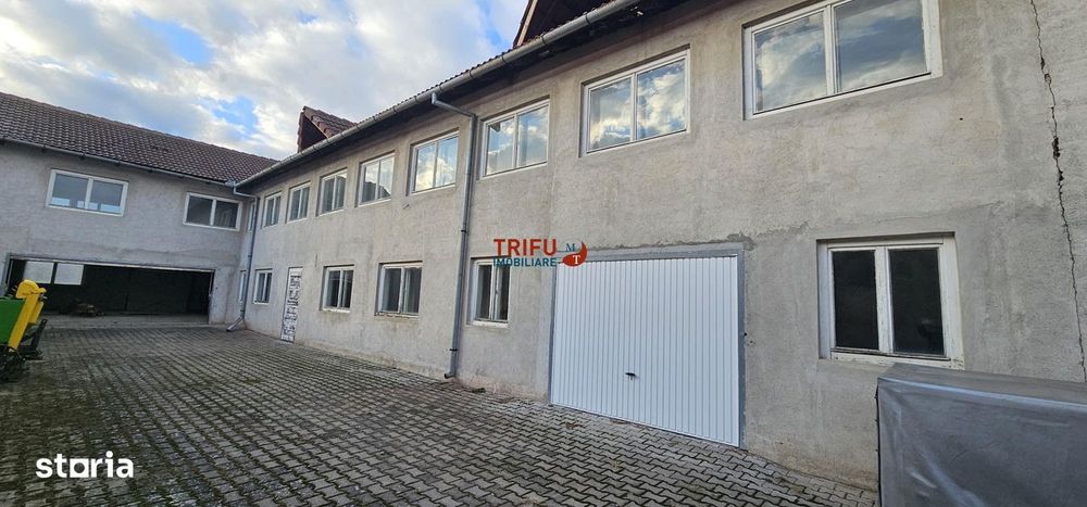 Casa de vanzare cu functiuni multiple in Petresti