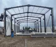 Vand hala pe structura metalica destinata pentru servicie auto,stație