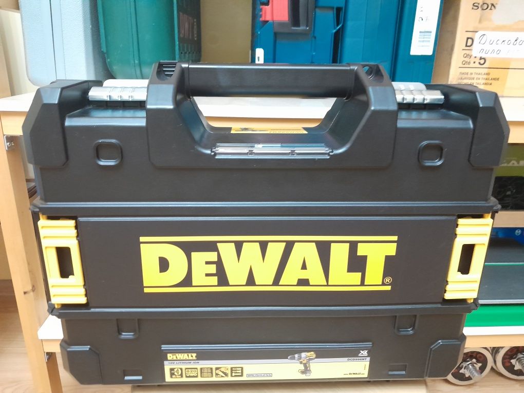 Продам ударную дрель-шуруповерт De Walt 18V XR Li-Ion