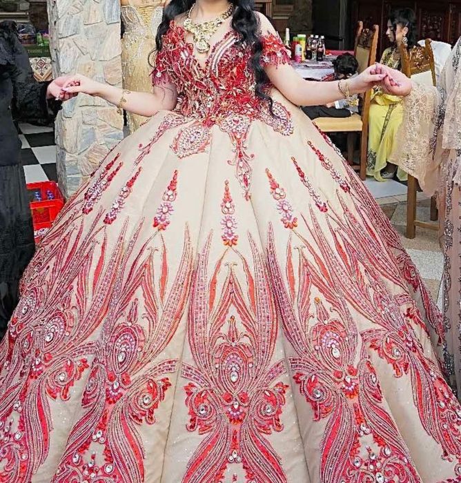 Vând rochie marca Queen Imperial