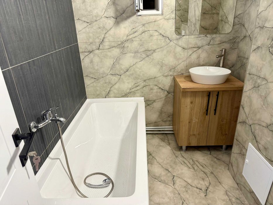 Apartament de închiriat 3 camere (Farmacia 3F) – Locație centrală