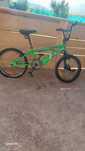 Vând bicicletă BMX foarte bun